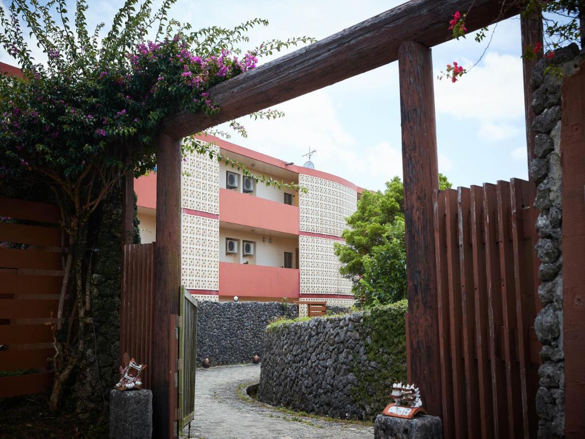 Hotel Murasakimura Yomitan Bagian luar foto